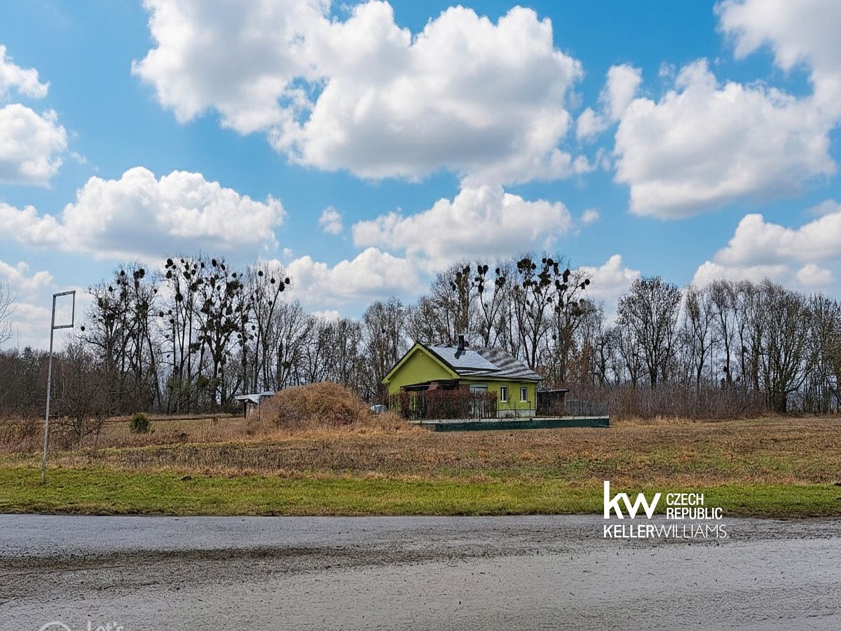 Prodej stavebního pozemku 2733 m² – fotografie 3
