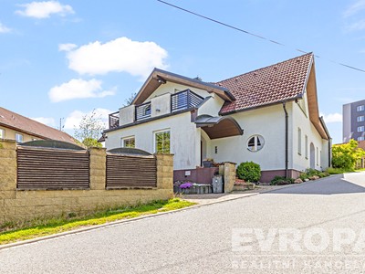 Prodej  rodinného domu 375 m², pozemek 772 m²