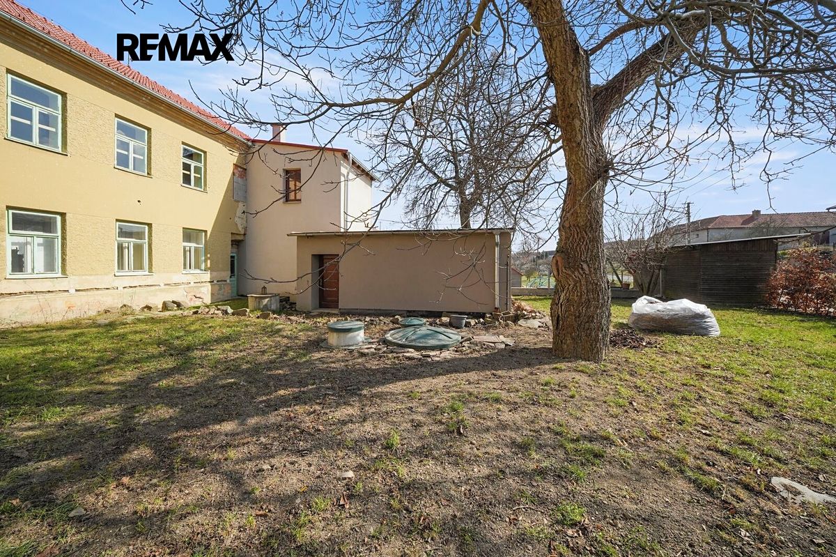Prodej rodinného domu 406 m², pozemek 757 m² – fotografie 3