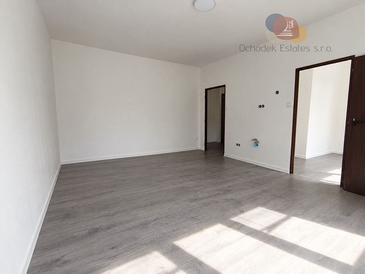 Pronájem bytu 2+kk 36 m² – fotografie 2