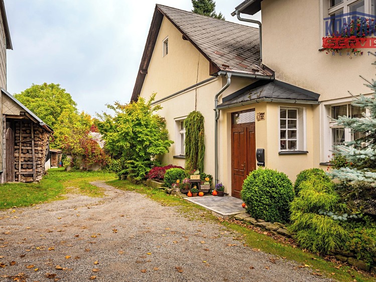 Haus zum Kauf, 660 m² (1 von 76)