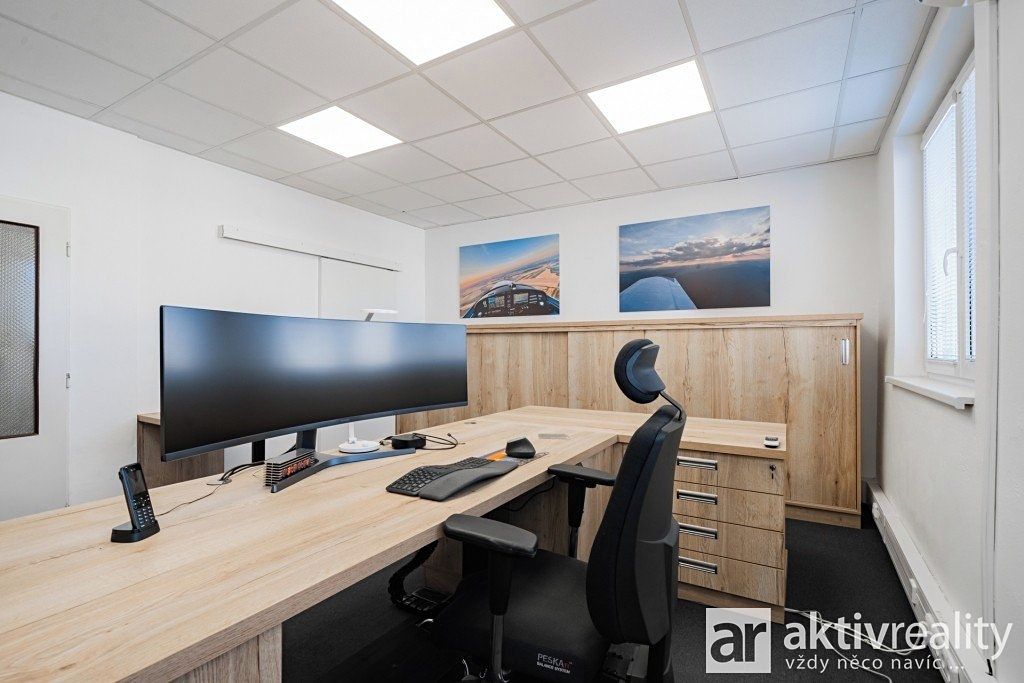 Pronájem kanceláře 240 m² – fotografie 5