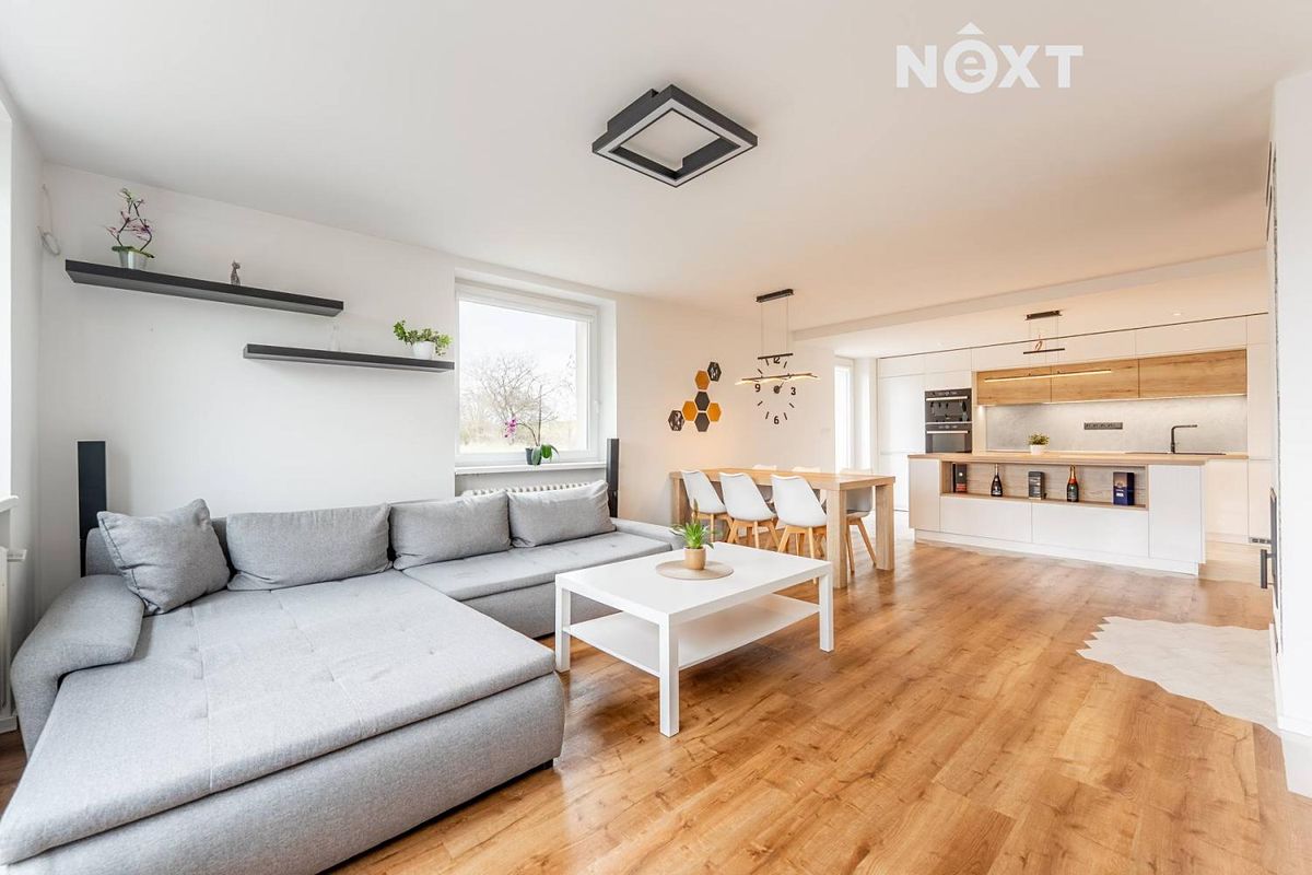 Prodej rodinného domu 223 m², pozemek 941 m² – fotografie 2