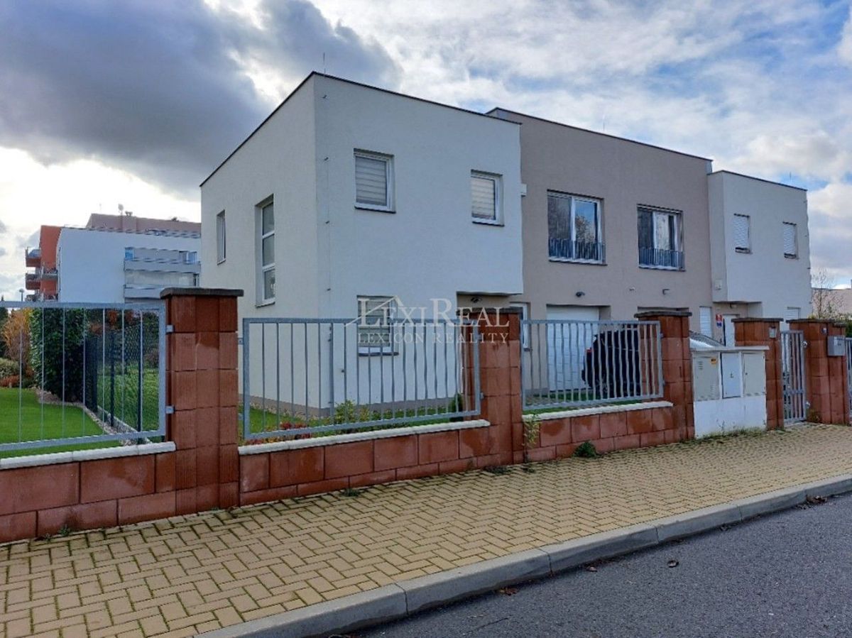 Pronájem rodinného domu 154 m², pozemek 404 m² – fotografie 2