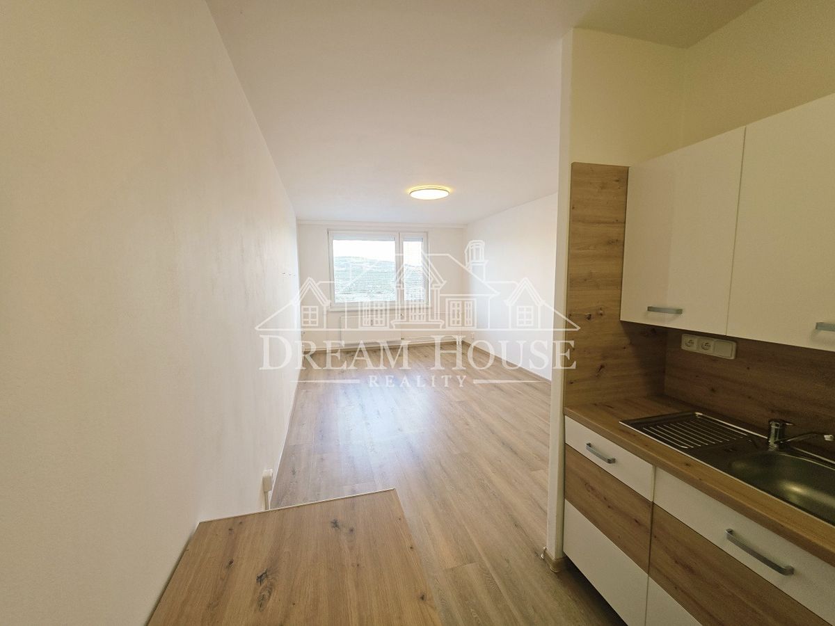 Pronájem bytu 2+kk 45 m² – fotografie 2