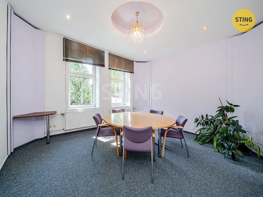 Pronájem kanceláře 250 m² – fotografie 2