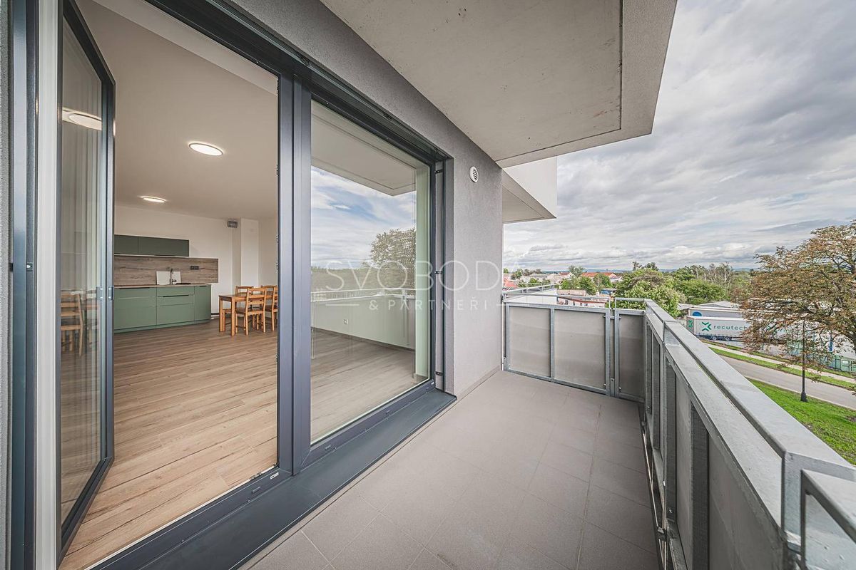 Pronájem bytu 2+kk 57 m² – fotografie 3