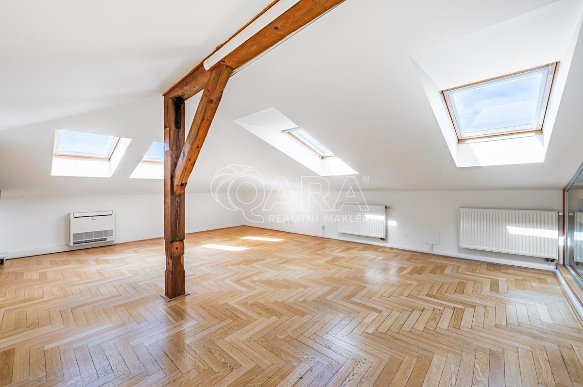 Pronájem kanceláře 184 m² – fotografie 4
