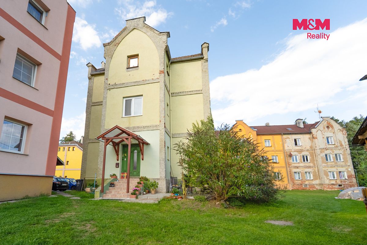 Prodej rodinného domu 213 m², pozemek 108 m² – fotografie 2