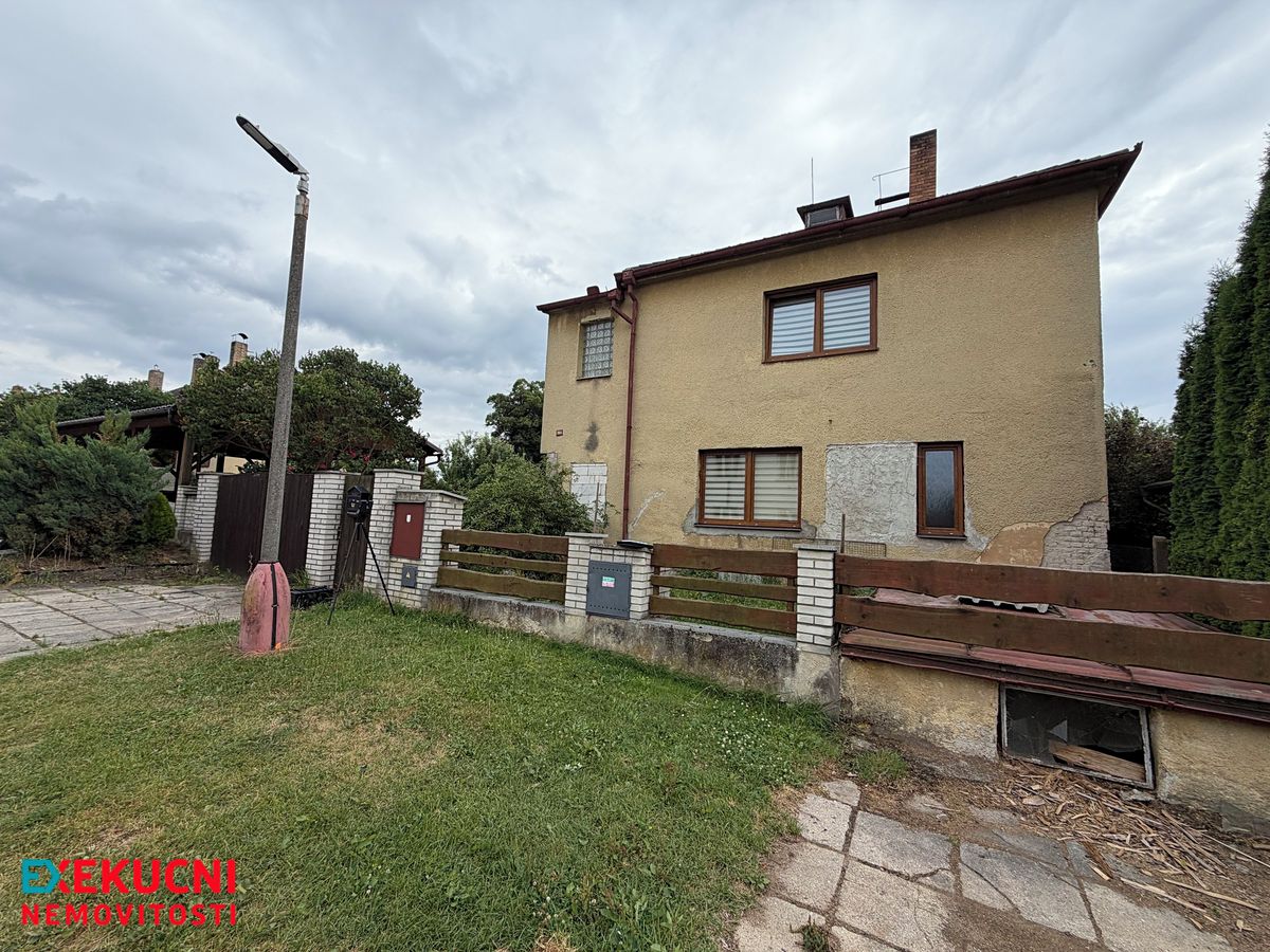 Prodej rodinného domu 250 m², pozemek 2498 m² – fotografie 2