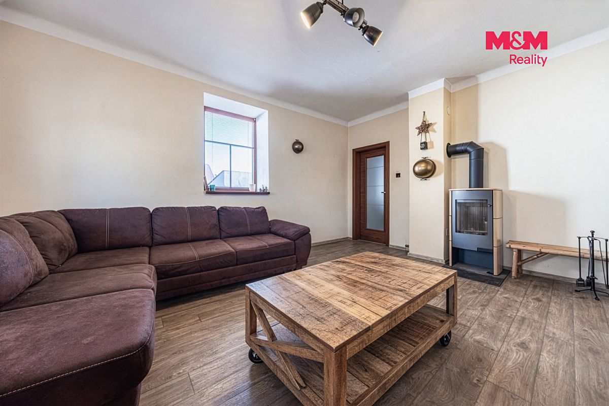 Prodej rodinného domu 300 m², pozemek 3109 m² – fotografie 4