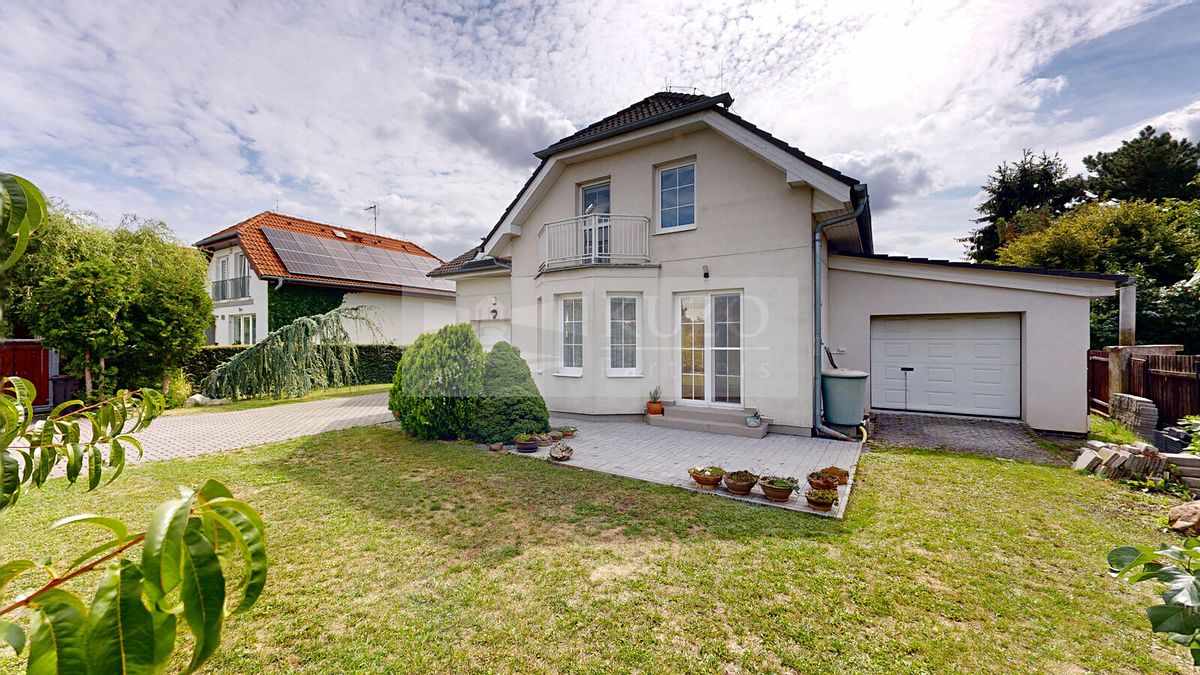 Prodej rodinného domu 196 m², pozemek 149 m² – fotografie 3