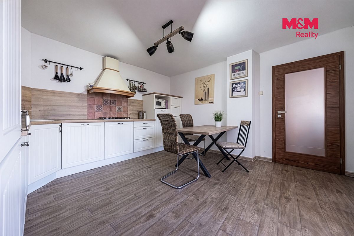 Prodej rodinného domu 300 m², pozemek 3109 m² – fotografie 5