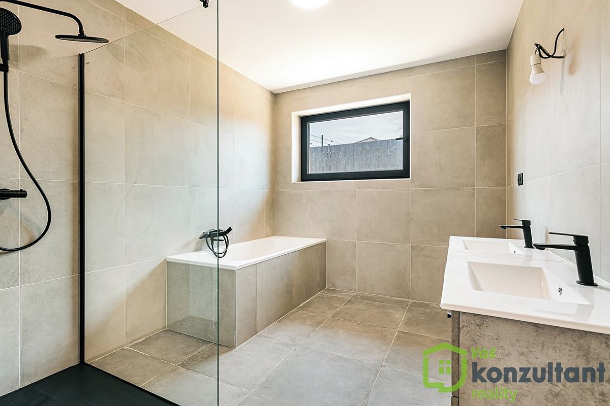Prodej rodinného domu 179 m², pozemek 814 m² – fotografie 3