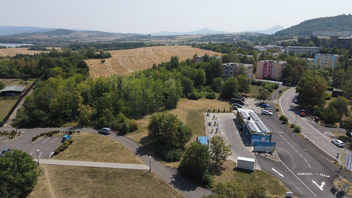 Pronájem komerčního pozemku 3000 m² – fotografie 2