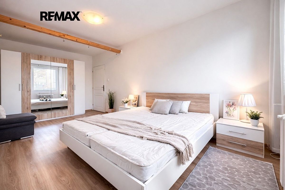 Pronájem bytu 4+kk 107 m²