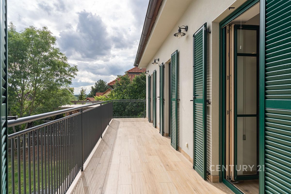 Prodej rodinného domu 268 m², pozemek 895 m² – fotografie 3