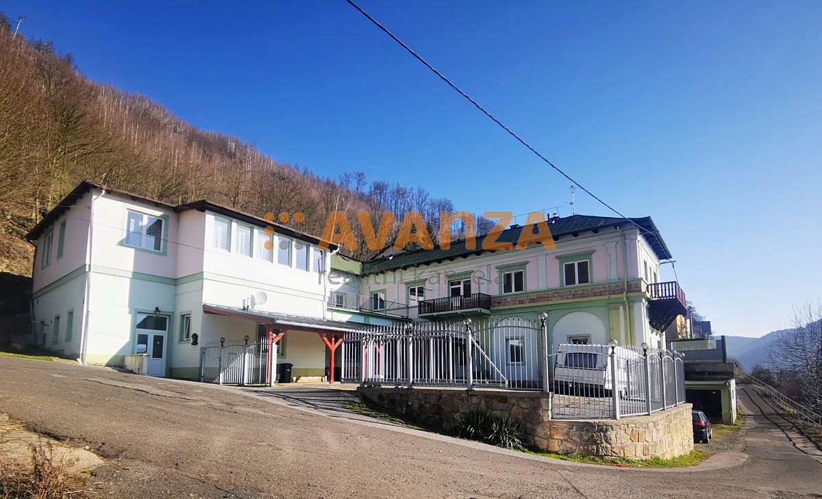 Prodej komerční nemovitosti 1000 m²