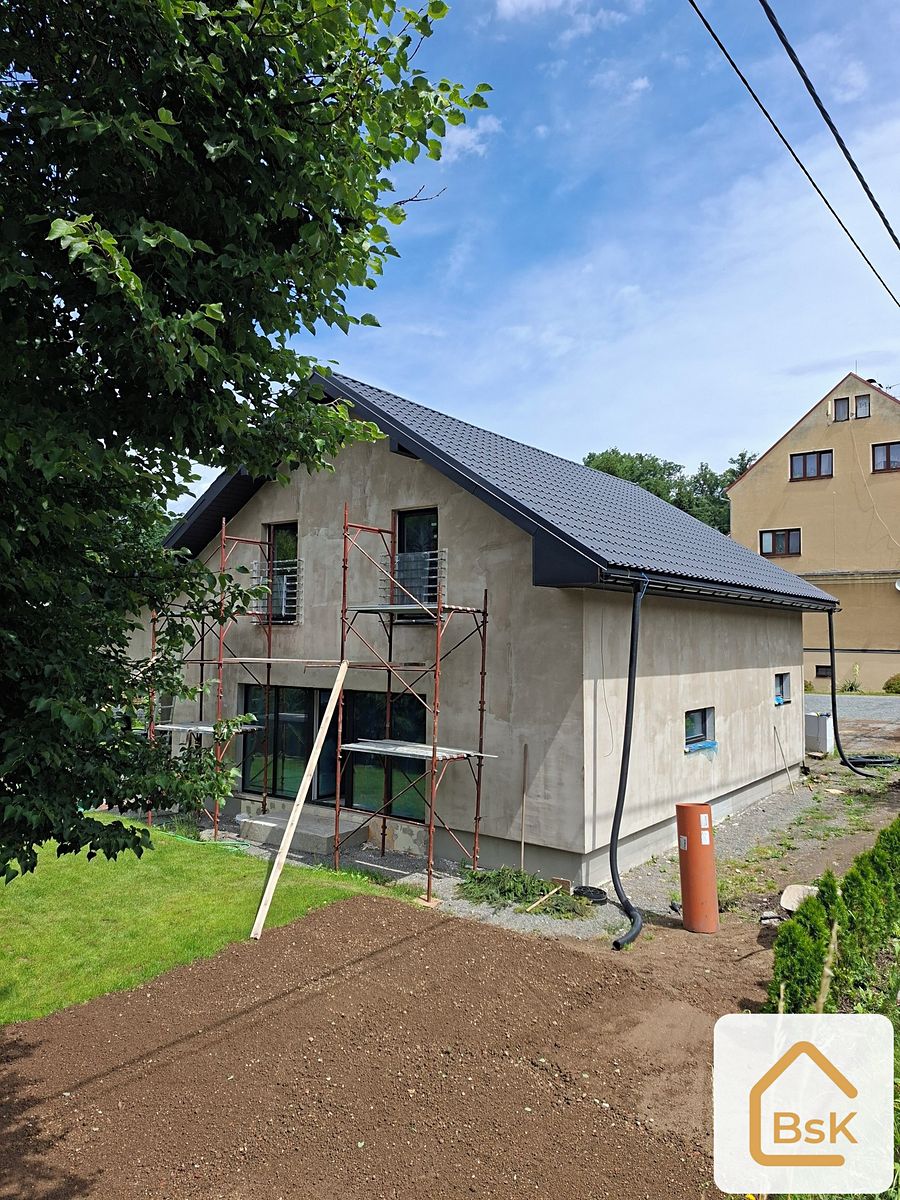 Prodej rodinného domu 198 m², pozemek 550 m² – fotografie 2