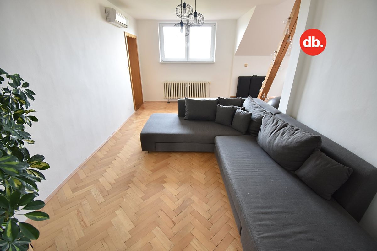 Pronájem bytu 3+1 74 m² – fotografie 2