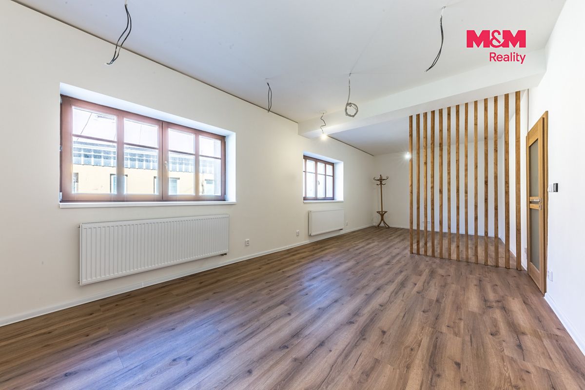 Prodej rodinného domu 450 m², pozemek 400 m² – fotografie 2