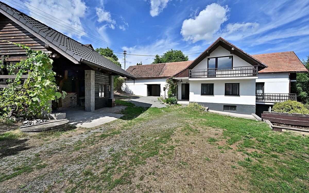 Prodej rodinného domu 250 m², pozemek 885 m²