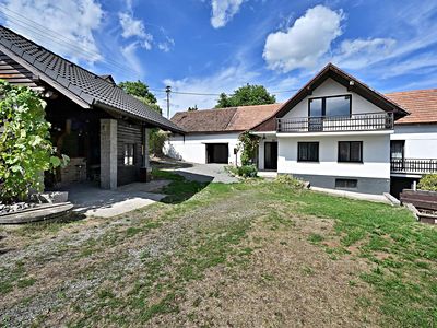 Prodej rodinného domu 250 m², pozemek 885 m²