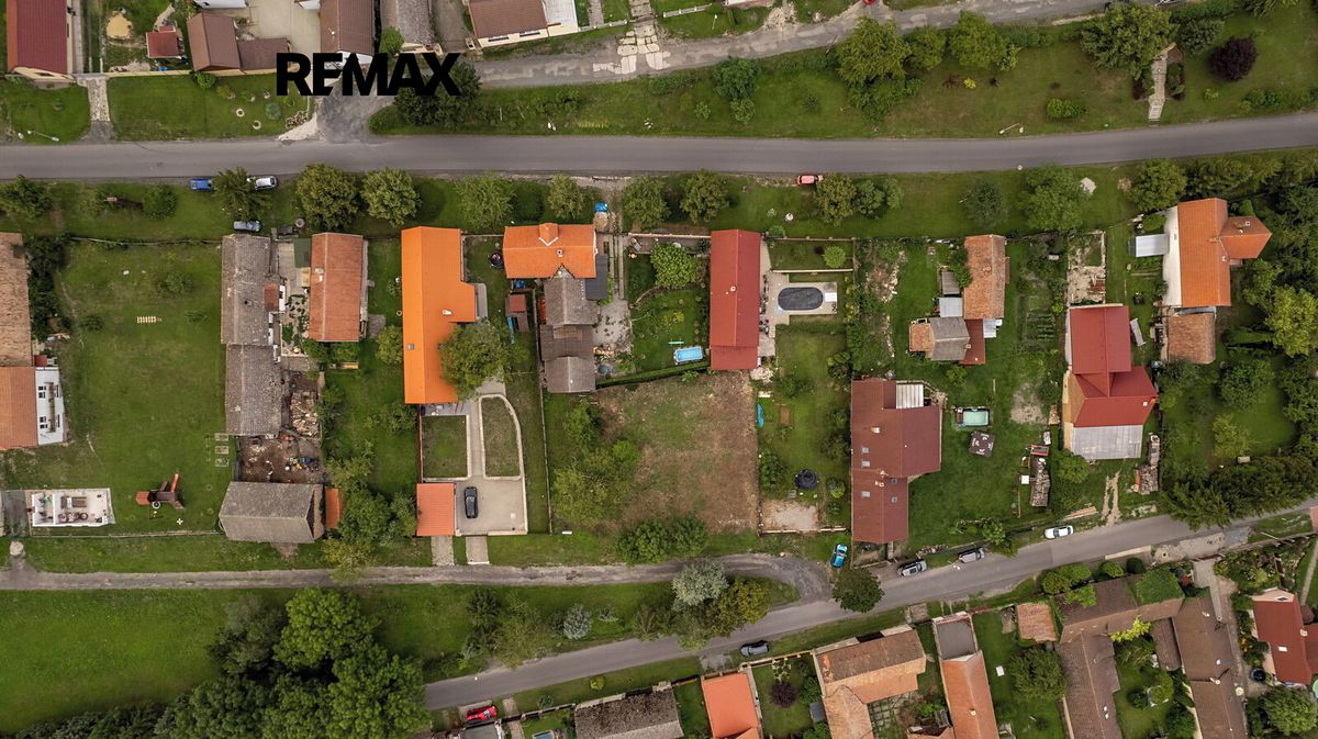 Prodej stavebního pozemku 825 m² – fotografie 4