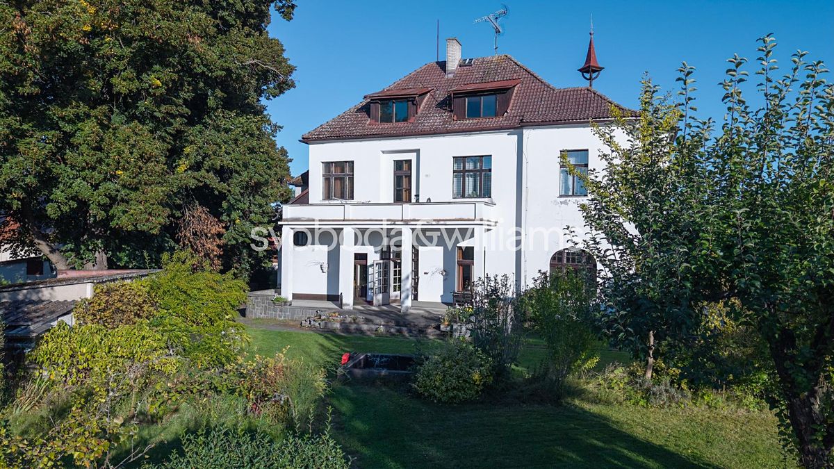 Prodej rodinného domu 341 m², pozemek 2310 m²