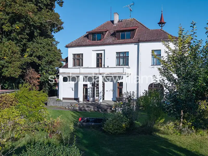 Prodej rodinného domu 341 m², pozemek 2310 m², Benešov – náhled fotky 1