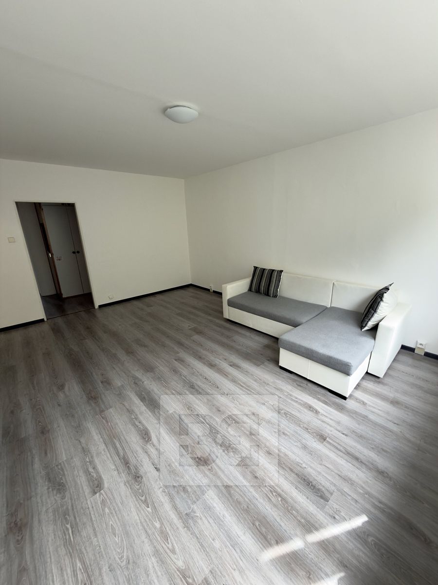 Pronájem bytu 3+1 74 m² – fotografie 2