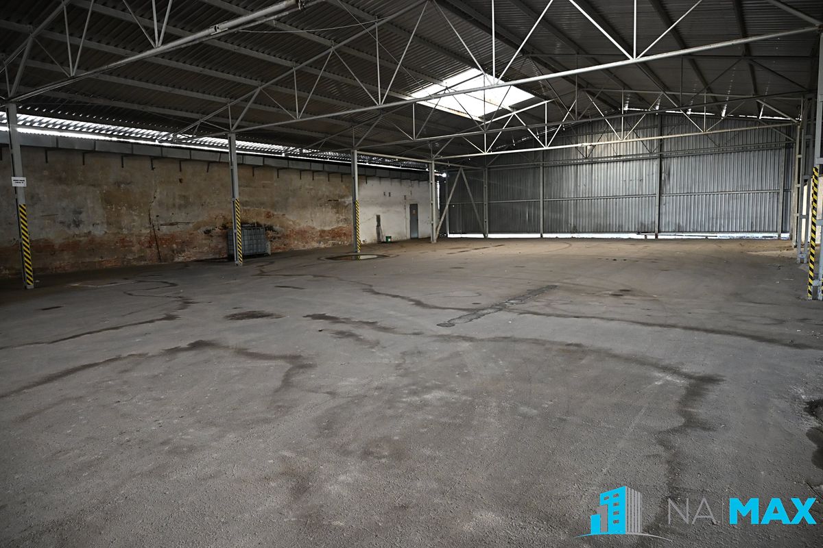 Pronájem skladového prostoru 970 m² – fotografie 2