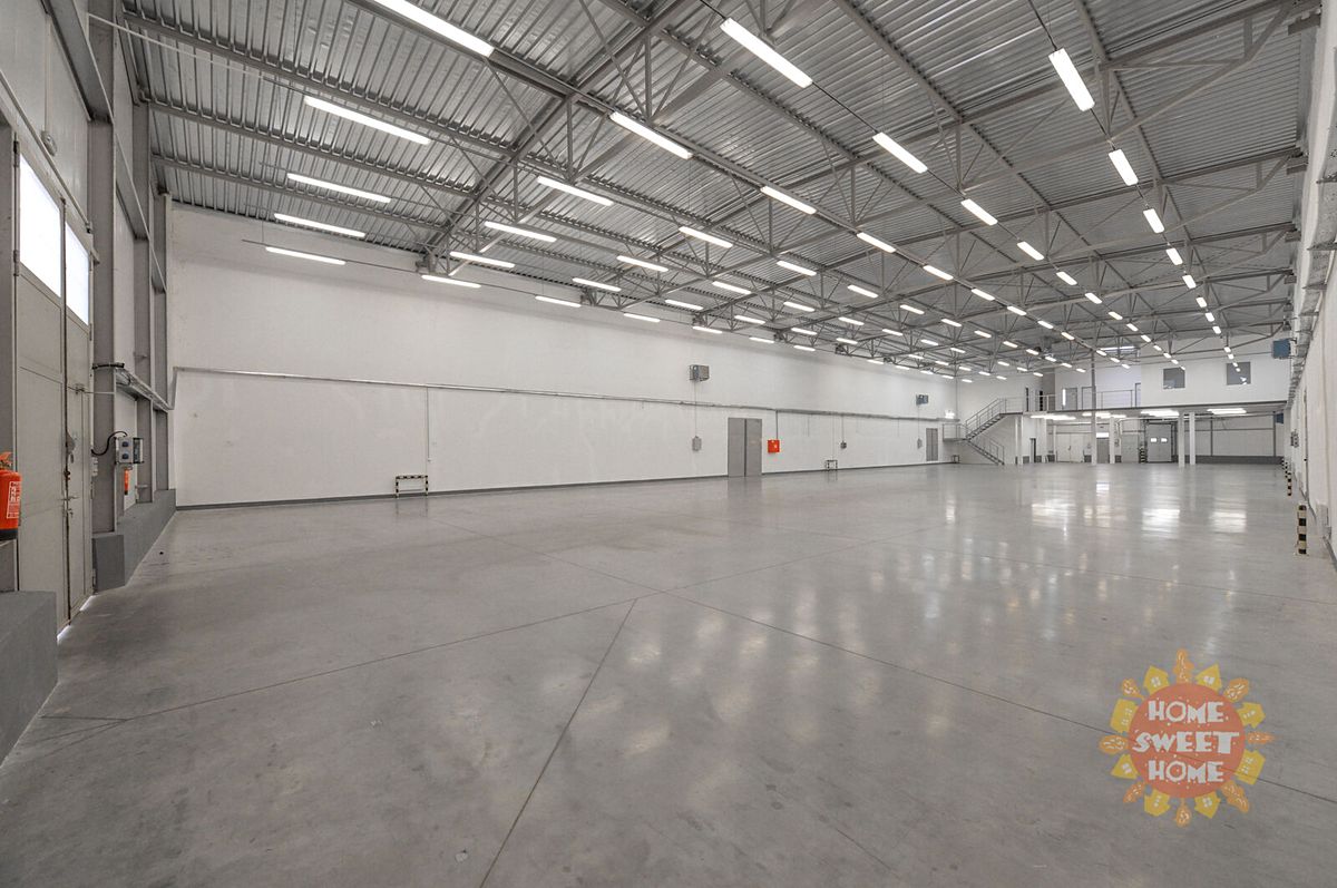 Pronájem skladového prostoru 1395 m² – fotografie 2