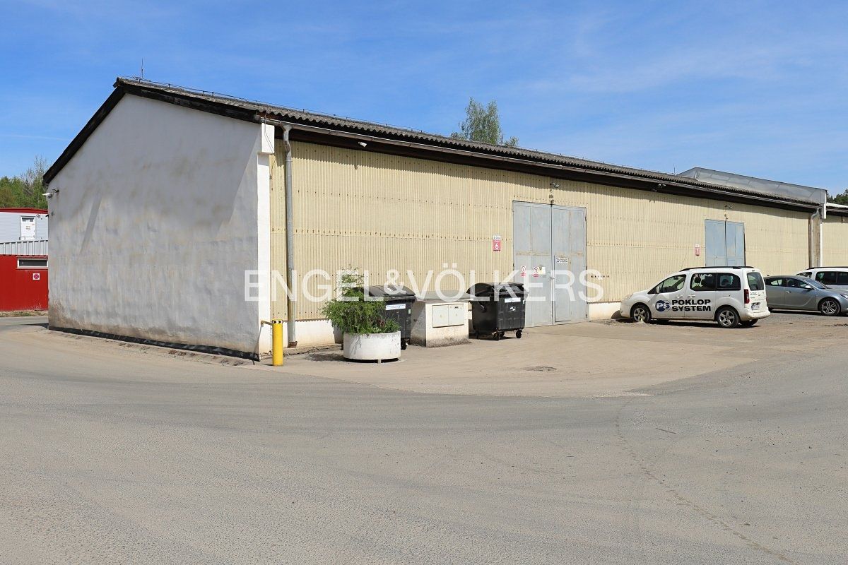 Pronájem skladového prostoru 370 m²