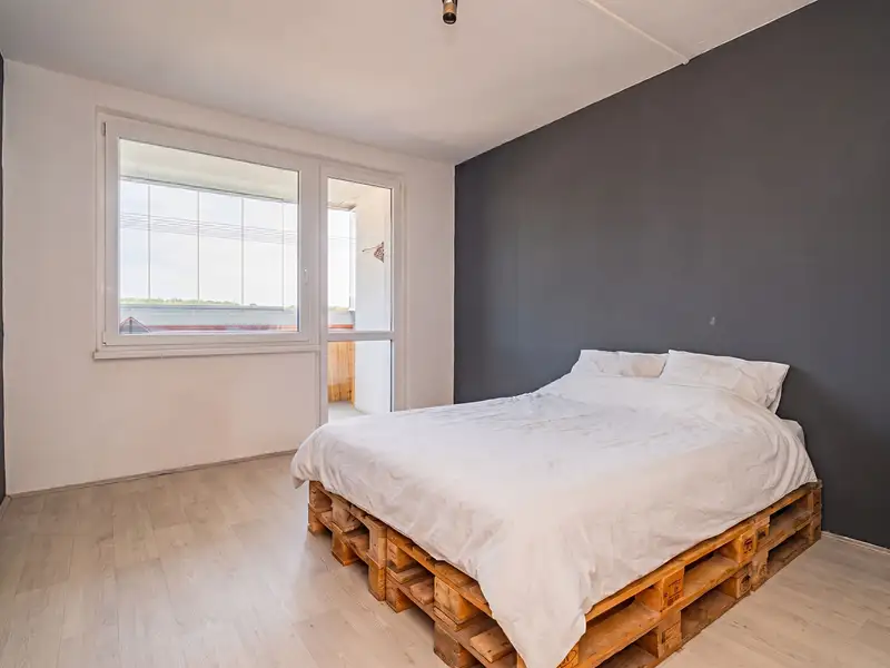 Prodej bytu 2+1 65 m², Milovice – náhled fotky 1