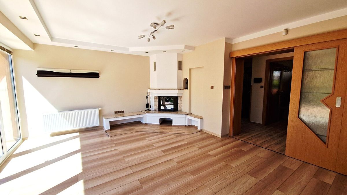 Pronájem rodinného domu 140 m², pozemek 116 m² – fotografie 2