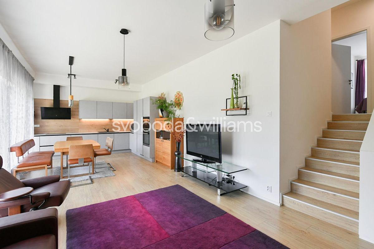 Pronájem rodinného domu 168 m², pozemek 220 m² – fotografie 2