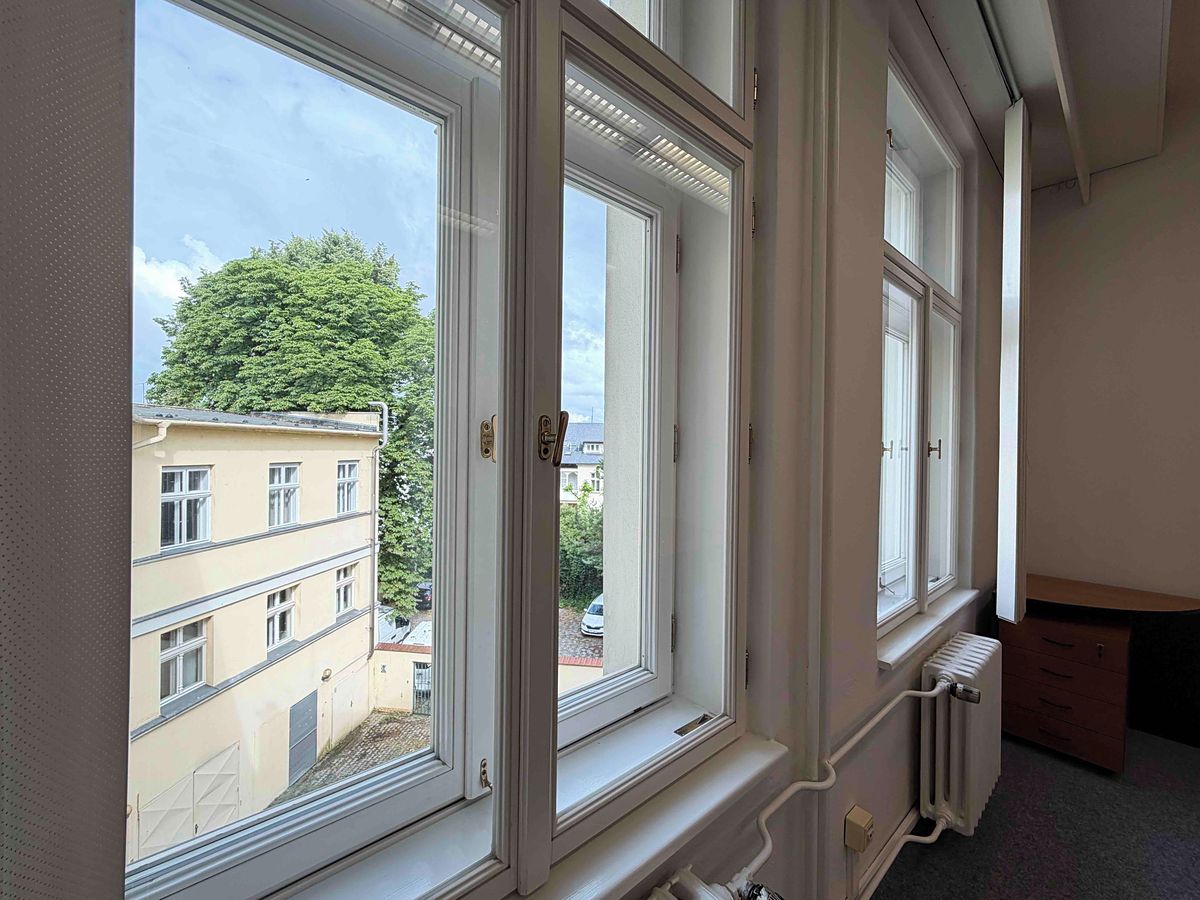 Pronájem kanceláře 172 m² – fotografie 3