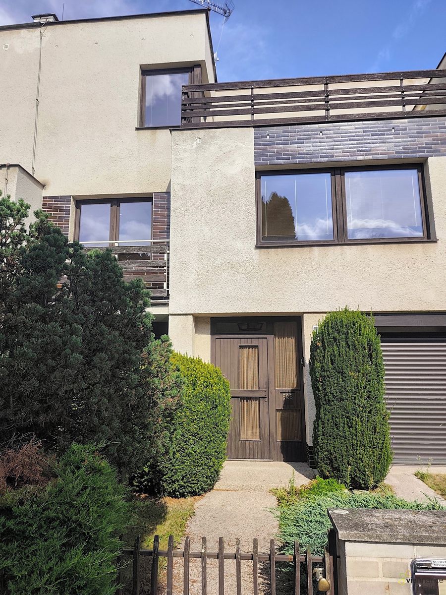 Pronájem rodinného domu 309 m², pozemek 152 m²