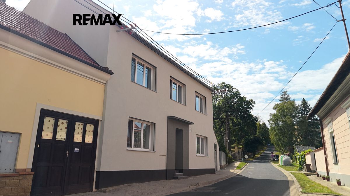 Prodej rodinného domu 230 m², pozemek 934 m²