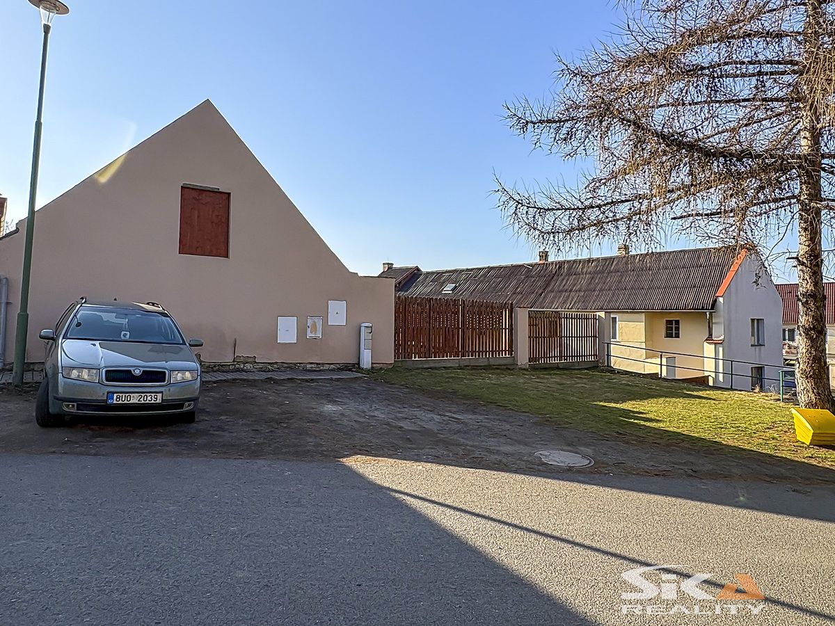 Prodej komerční nemovitosti 849 m² – fotografie 2