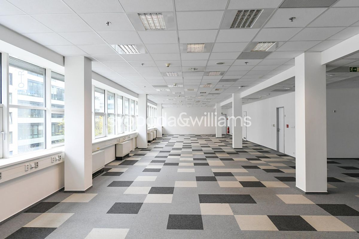 Pronájem kanceláře 810 m²