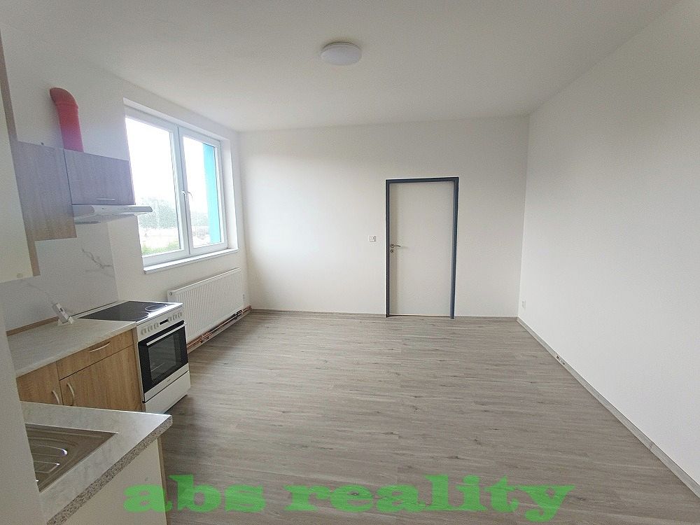 Pronájem bytu 2+kk 41 m² – fotografie 3