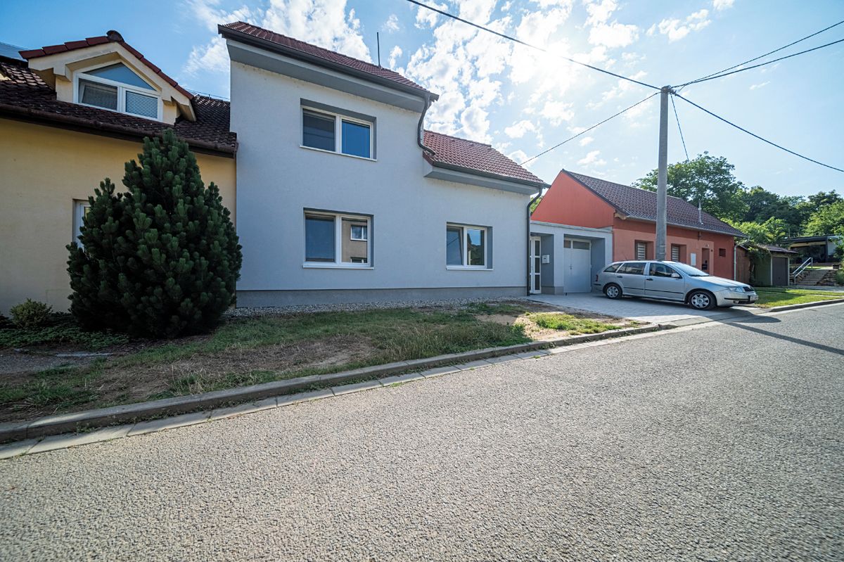Pronájem rodinného domu 175 m², pozemek 483 m² – fotografie 2