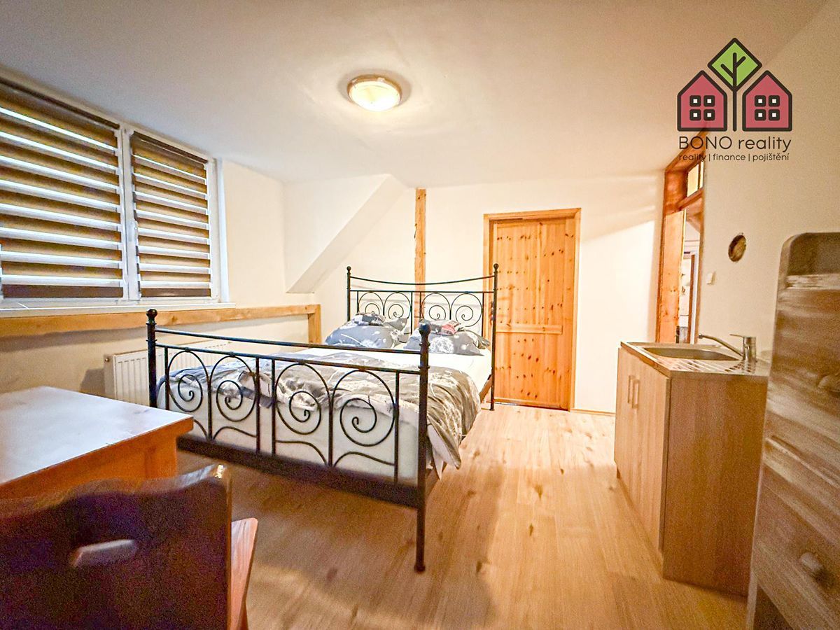 Prodej rodinného domu 216 m², pozemek 353 m² – fotografie 2