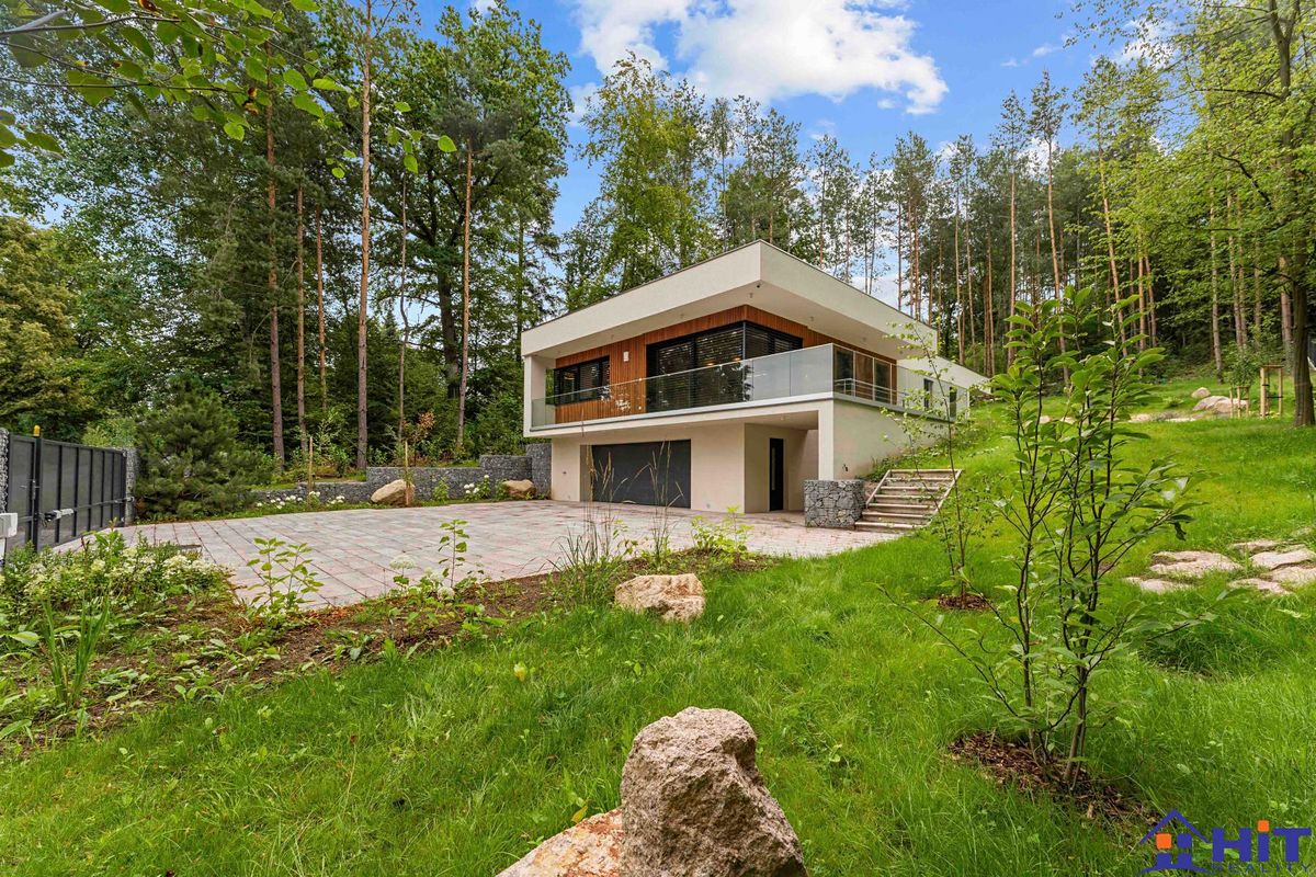Prodej vily 265 m², pozemek 1811 m² – fotografie 3