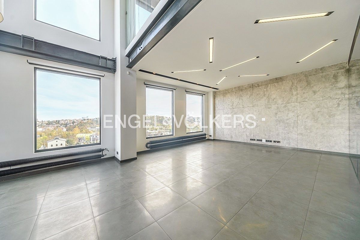 Pronájem bytu 4+kk 421 m²