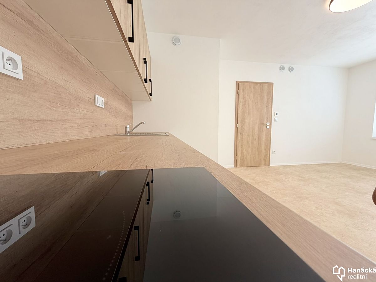 Pronájem bytu 1+kk 30 m² – fotografie 2