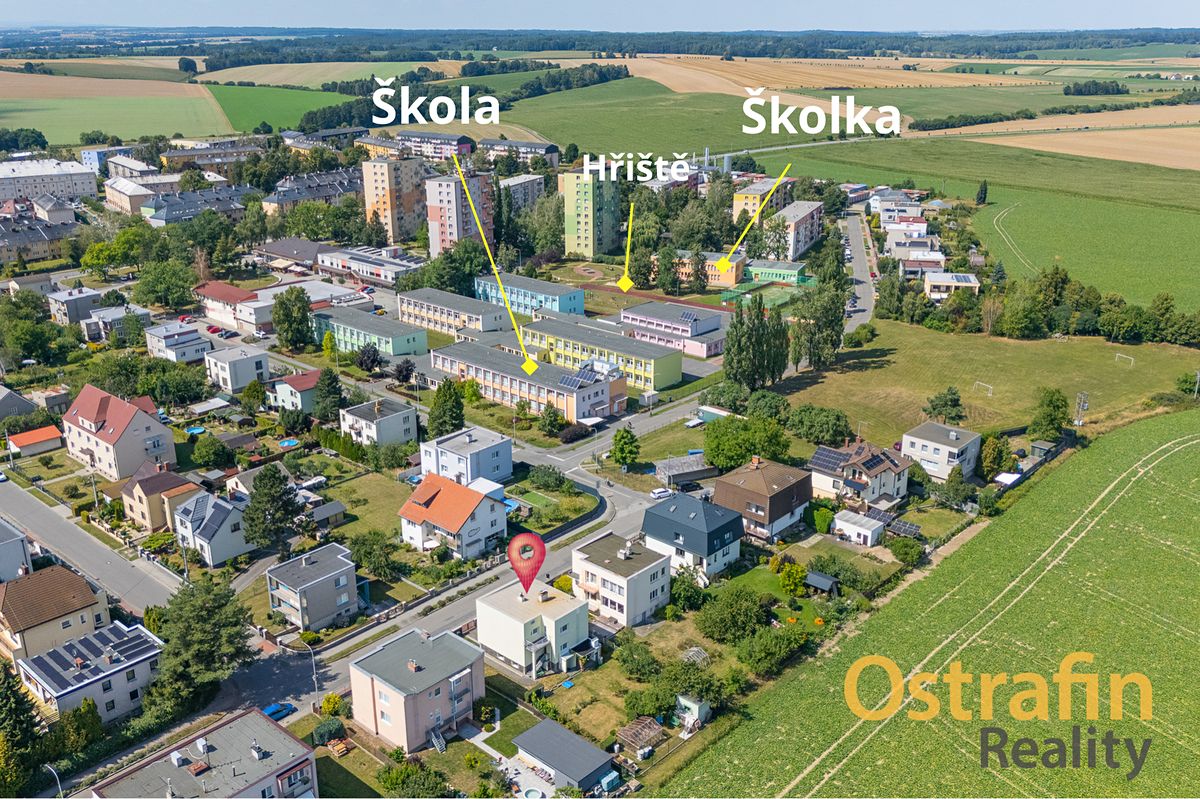 Prodej rodinného domu 194 m², pozemek 686 m² – fotografie 2