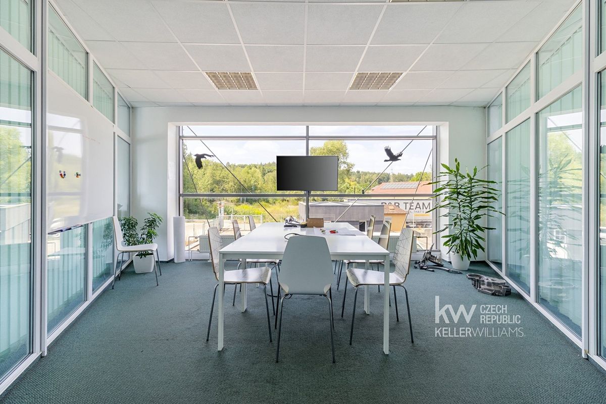 Pronájem výrobní haly, prostoru 700 m² – fotografie 2